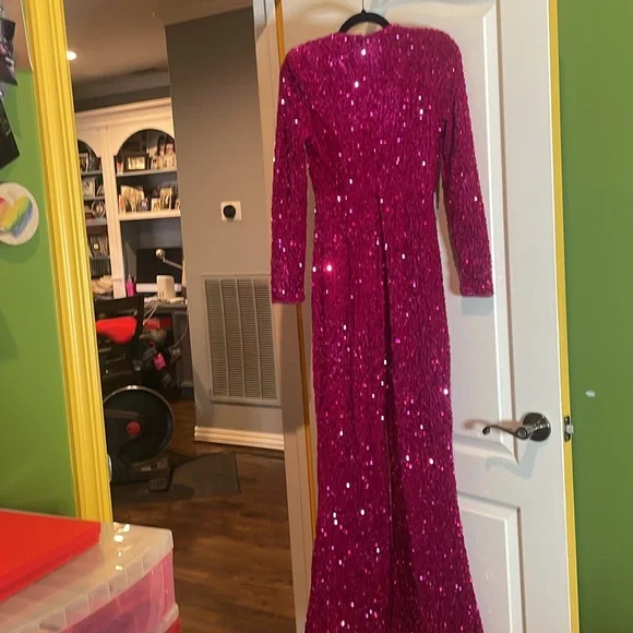 Faeriesty HOT 🩷 Pink Sequin Jumpsuit with V-Neck small - Picture 4 of 6